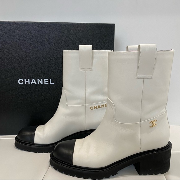 CHANEL 2020 Interlocking CC Logo Leather Calf Skin Road Trip Moto Boots 38.5 - Picture 1 of 16